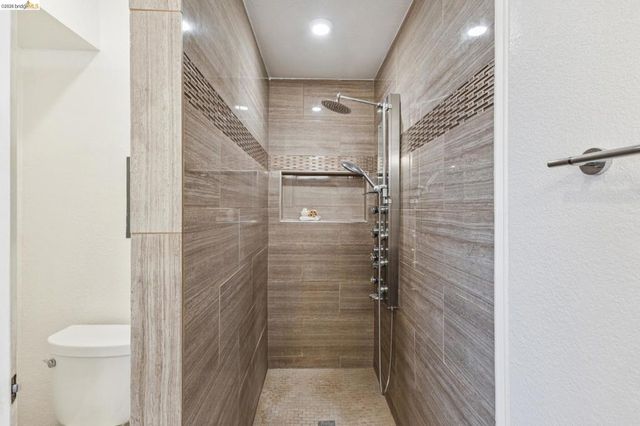 6756 Snake Road, Oakland, CA 94611