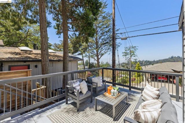 6756 Snake Road, Oakland, CA 94611