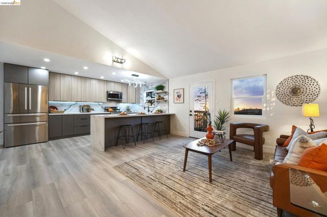 6756 Snake Road, Oakland, CA 94611