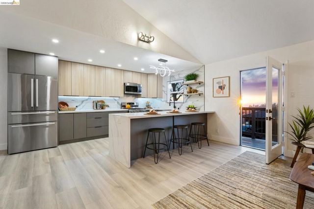 6756 Snake Road, Oakland, CA 94611