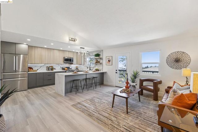 6756 Snake Road, Oakland, CA 94611