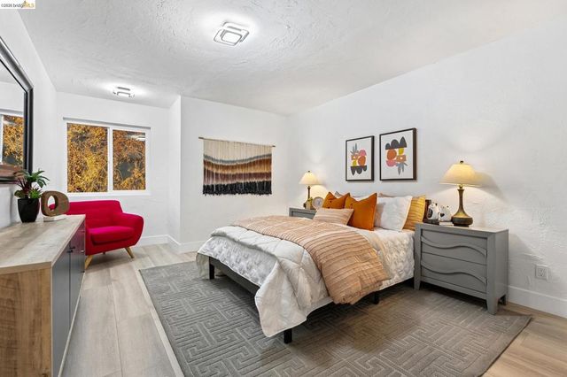 6756 Snake Road, Oakland, CA 94611