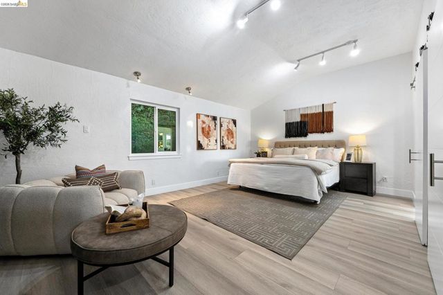 6756 Snake Road, Oakland, CA 94611