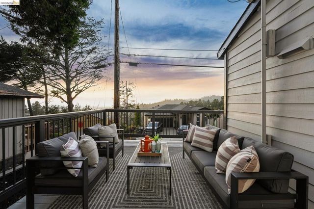 6756 Snake Road, Oakland, CA 94611