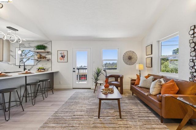 6756 Snake Road, Oakland, CA 94611