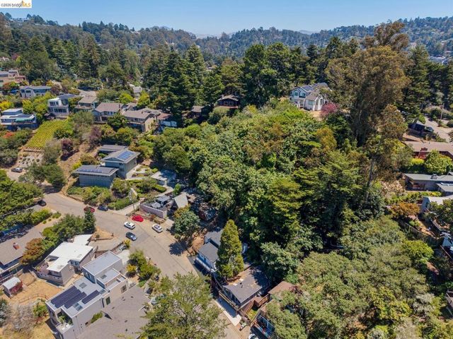 6756 Snake Road, Oakland, CA 94611