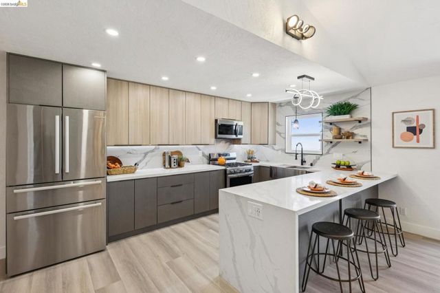 6756 Snake Road, Oakland, CA 94611