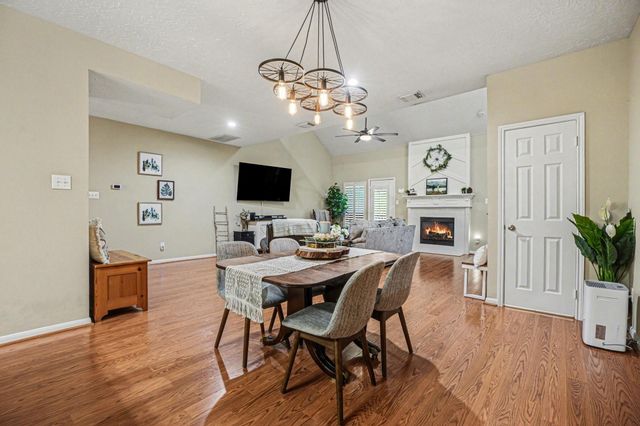 819 Davis Road, League City, TX 77573