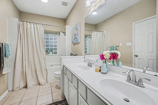 819 Davis Road, League City, TX 77573