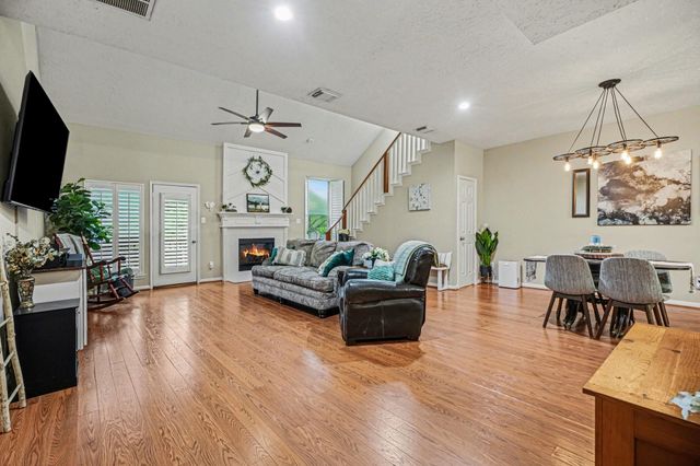 819 Davis Road, League City, TX 77573
