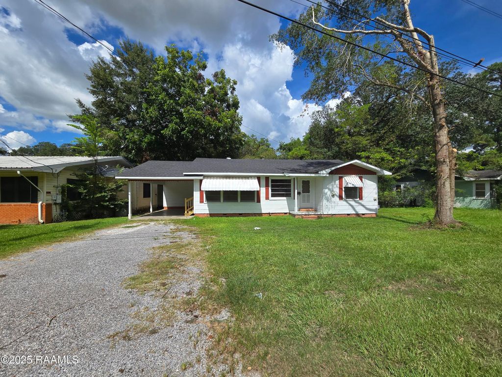 1704 W Port Street, Abbeville, LA 70510