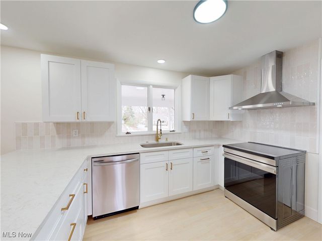 7453 Hollycroft Lane, Mentor, OH 44060