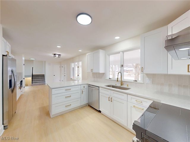 7453 Hollycroft Lane, Mentor, OH 44060