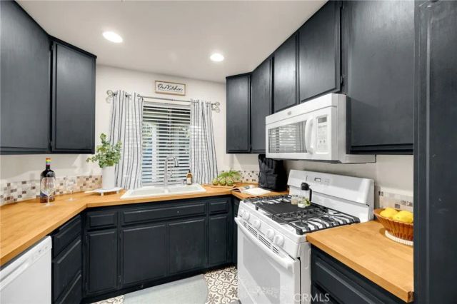 7304 Quill Dr. 182, Downey, CA 90242