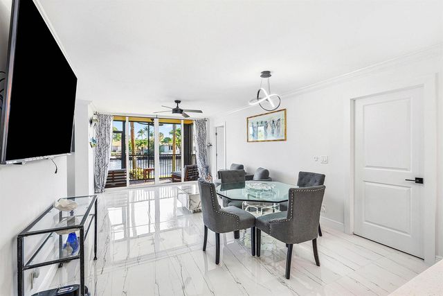 18 Royal Palm Way Way 109, Boca Raton, FL 33432