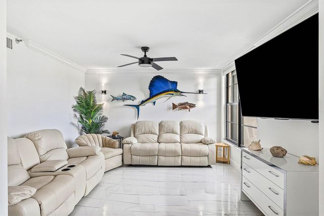 18 Royal Palm Way Way 109, Boca Raton, FL 33432