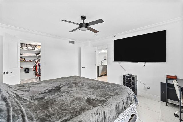 18 Royal Palm Way Way 109, Boca Raton, FL 33432