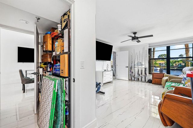 18 Royal Palm Way Way 109, Boca Raton, FL 33432