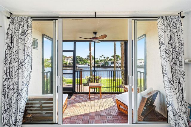 18 Royal Palm Way Way 109, Boca Raton, FL 33432