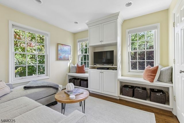 4 MANOR HILL RD, Summit City, NJ 07901