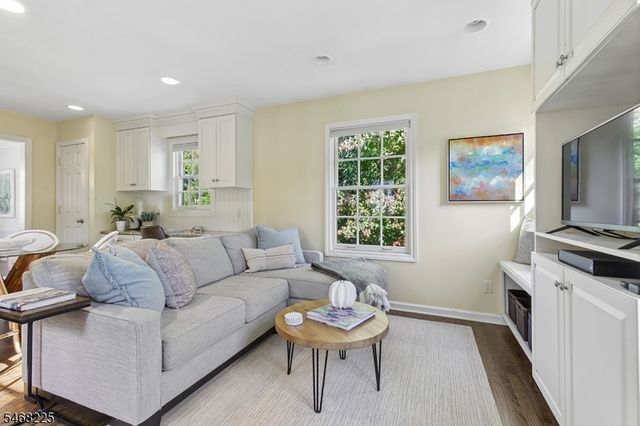 4 MANOR HILL RD, Summit City, NJ 07901