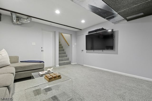 4 MANOR HILL RD, Summit City, NJ 07901