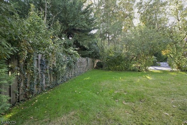 4 MANOR HILL RD, Summit City, NJ 07901