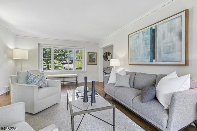 4 MANOR HILL RD, Summit City, NJ 07901