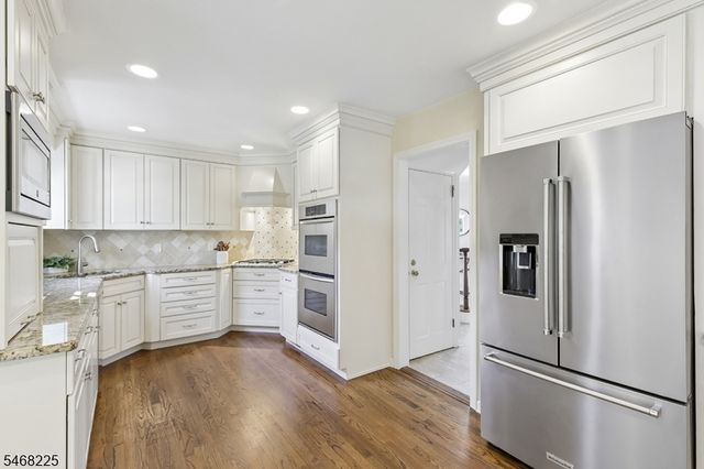 4 MANOR HILL RD, Summit City, NJ 07901