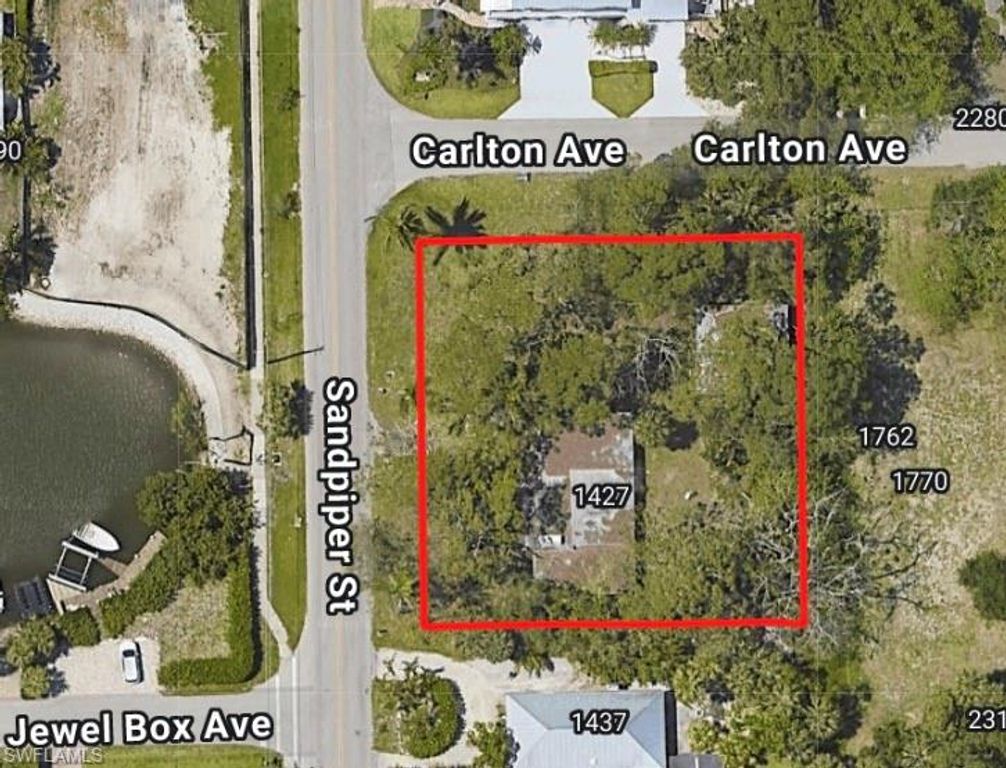 1427 Sandpiper ST, Naples, FL 34102