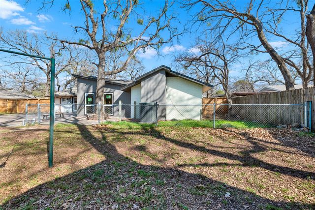 2337 Vega Street, Grand Prairie, TX 75050