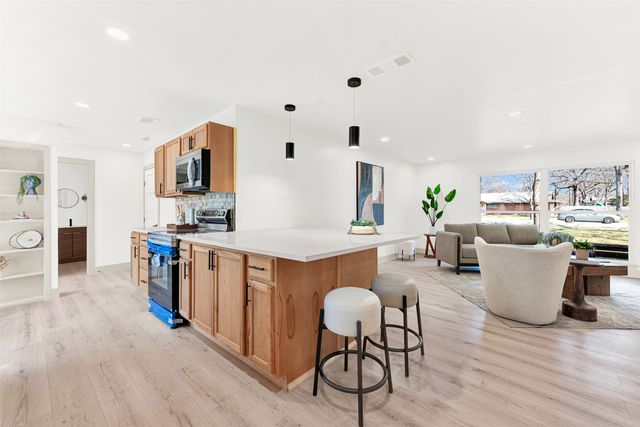 2337 Vega Street, Grand Prairie, TX 75050