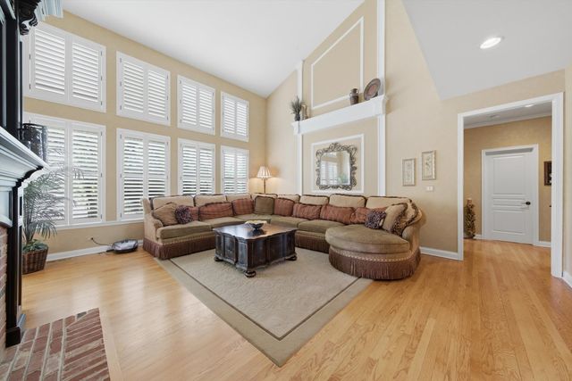 4 Stillwater Court, Algonquin, IL 60102