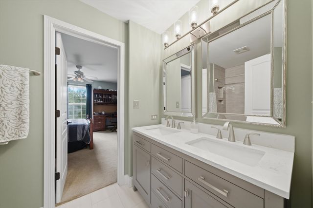 4 Stillwater Court, Algonquin, IL 60102