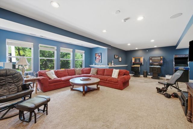4 Stillwater Court, Algonquin, IL 60102