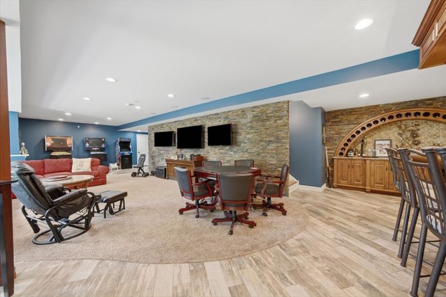 4 Stillwater Court, Algonquin, IL 60102