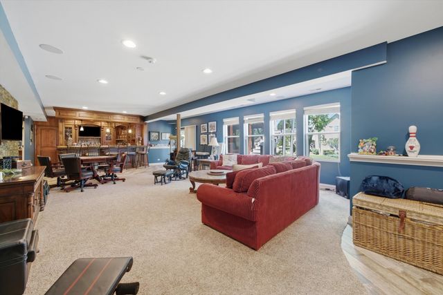 4 Stillwater Court, Algonquin, IL 60102