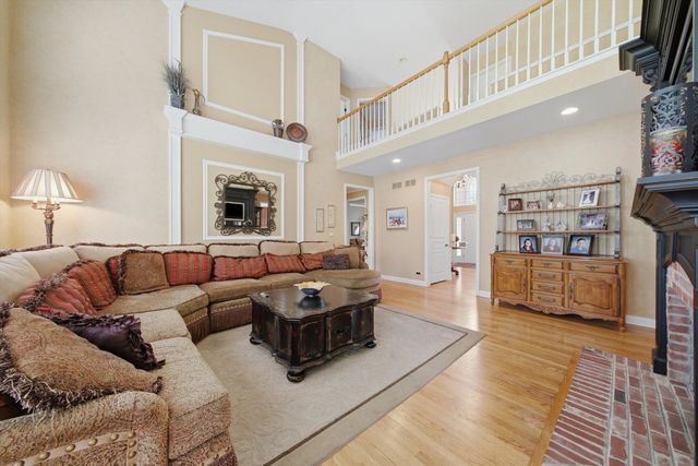 4 Stillwater Court, Algonquin, IL 60102