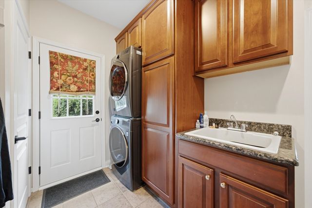 4 Stillwater Court, Algonquin, IL 60102