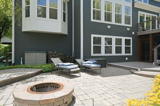 4 Stillwater Court, Algonquin, IL 60102