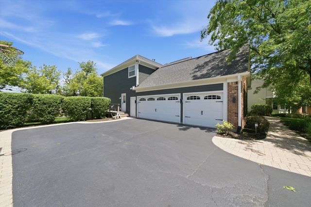 4 Stillwater Court, Algonquin, IL 60102