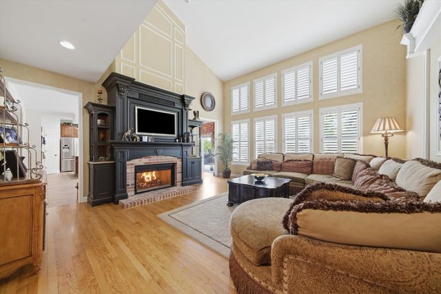 4 Stillwater Court, Algonquin, IL 60102