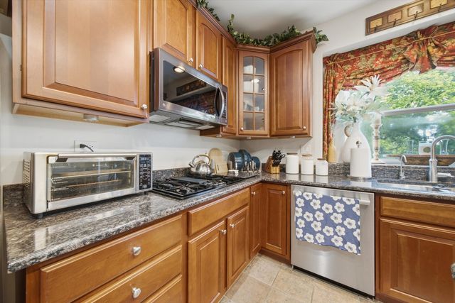 4 Stillwater Court, Algonquin, IL 60102