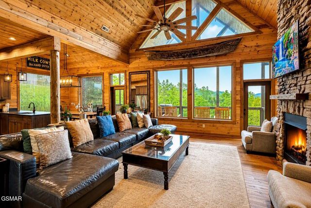 1529 Majestic Mountain Drive, Sevierville, TN 37876