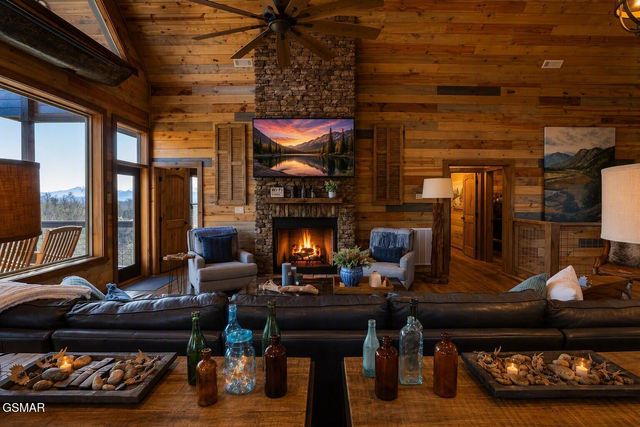 1529 Majestic Mountain Drive, Sevierville, TN 37876