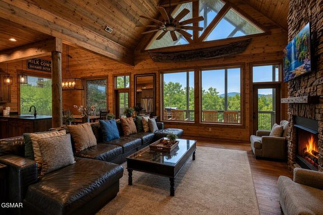1529 Majestic Mountain Drive, Sevierville, TN 37876