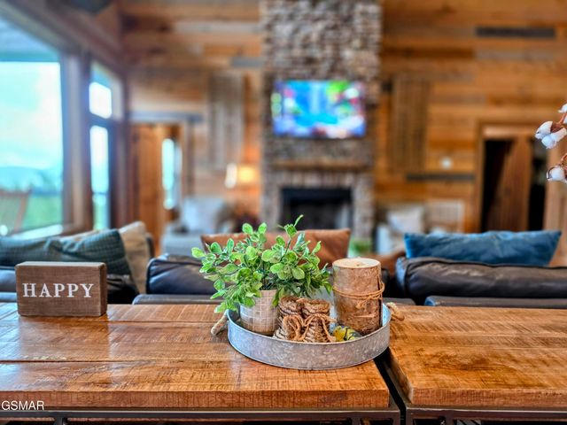 1529 Majestic Mountain Drive, Sevierville, TN 37876