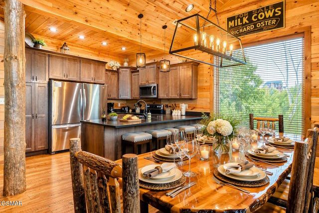 1529 Majestic Mountain Drive, Sevierville, TN 37876