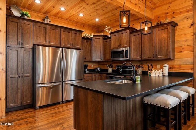 1529 Majestic Mountain Drive, Sevierville, TN 37876