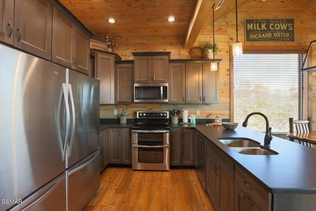 1529 Majestic Mountain Drive, Sevierville, TN 37876